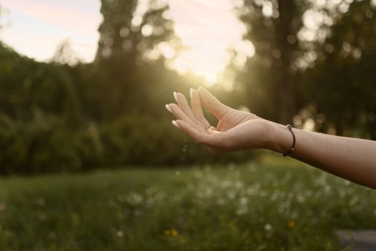 Nature’s Fragrant Touch: A Intro to Aromatherapy